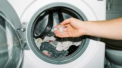 なぜ洗濯機に氷を入れるべきなのか：効果的な家事の裏技