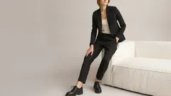 50代から黒を着こなすには？ 洗練された装いのための基本ルール